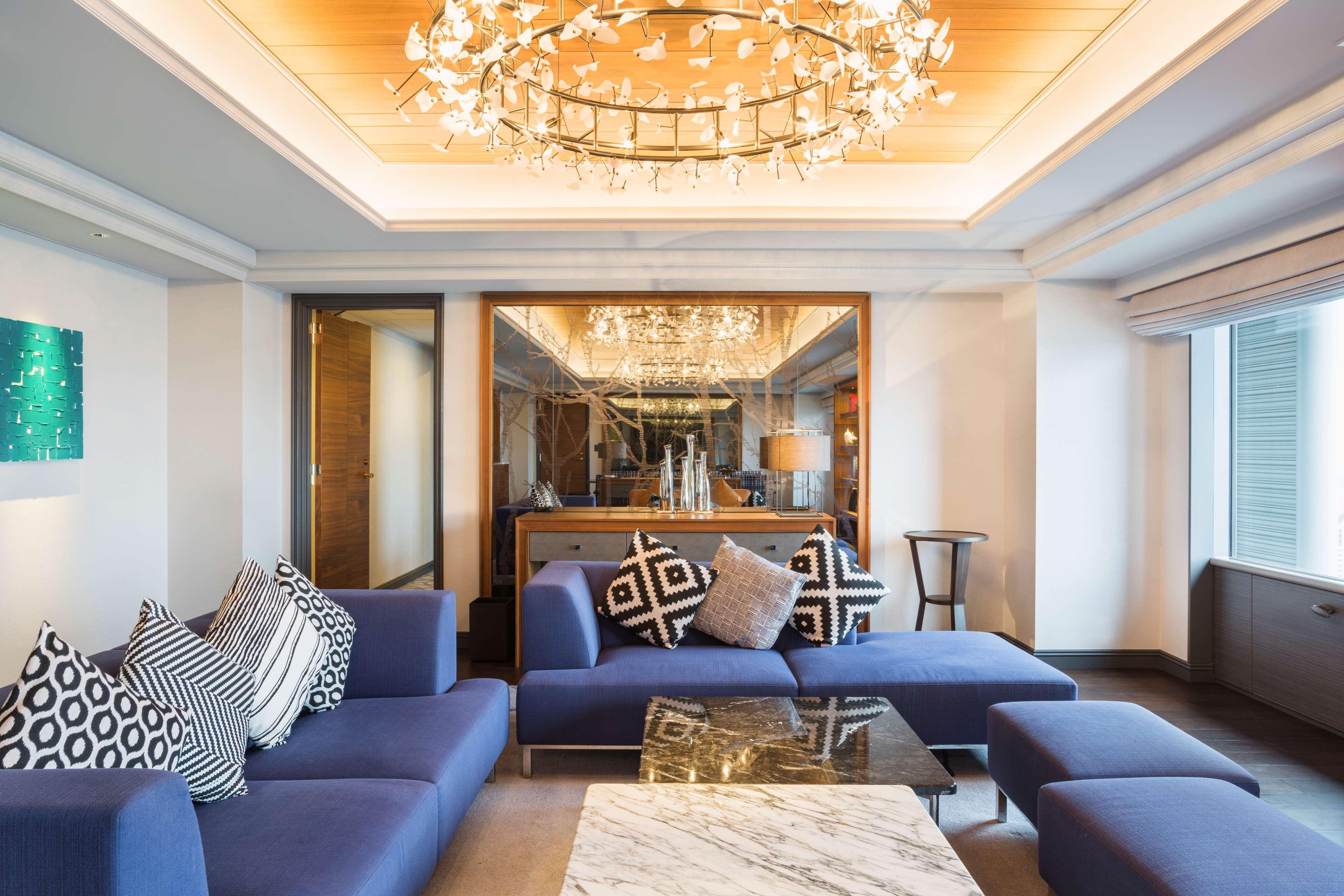 Swissotel Nankai Osaka Exteriör bild The living room of a three-bedroom apartment at The Ritz-Carlton, Hong Kong