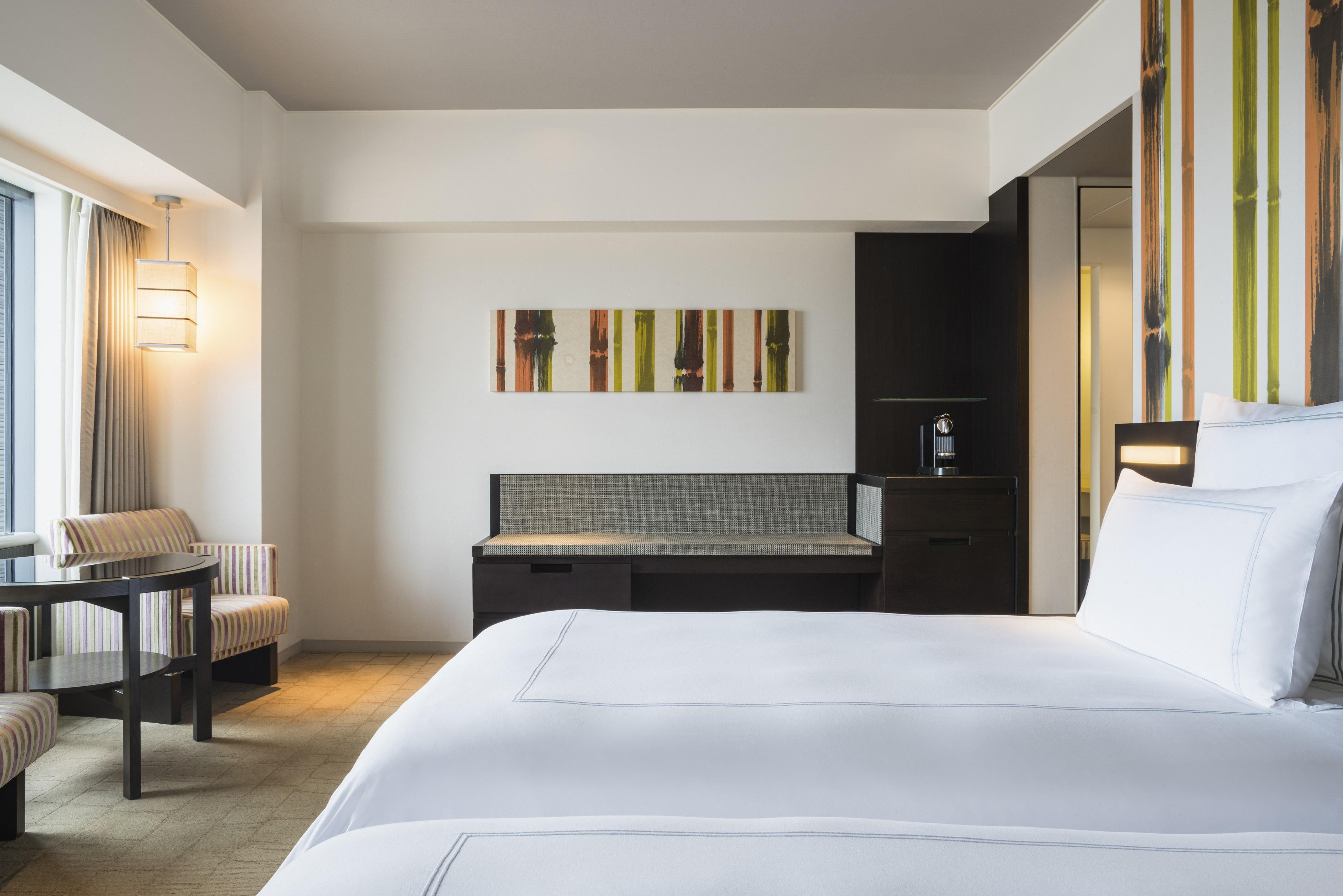 Swissotel Nankai Osaka Exteriör bild A guest room at the W Hotel, Beijing