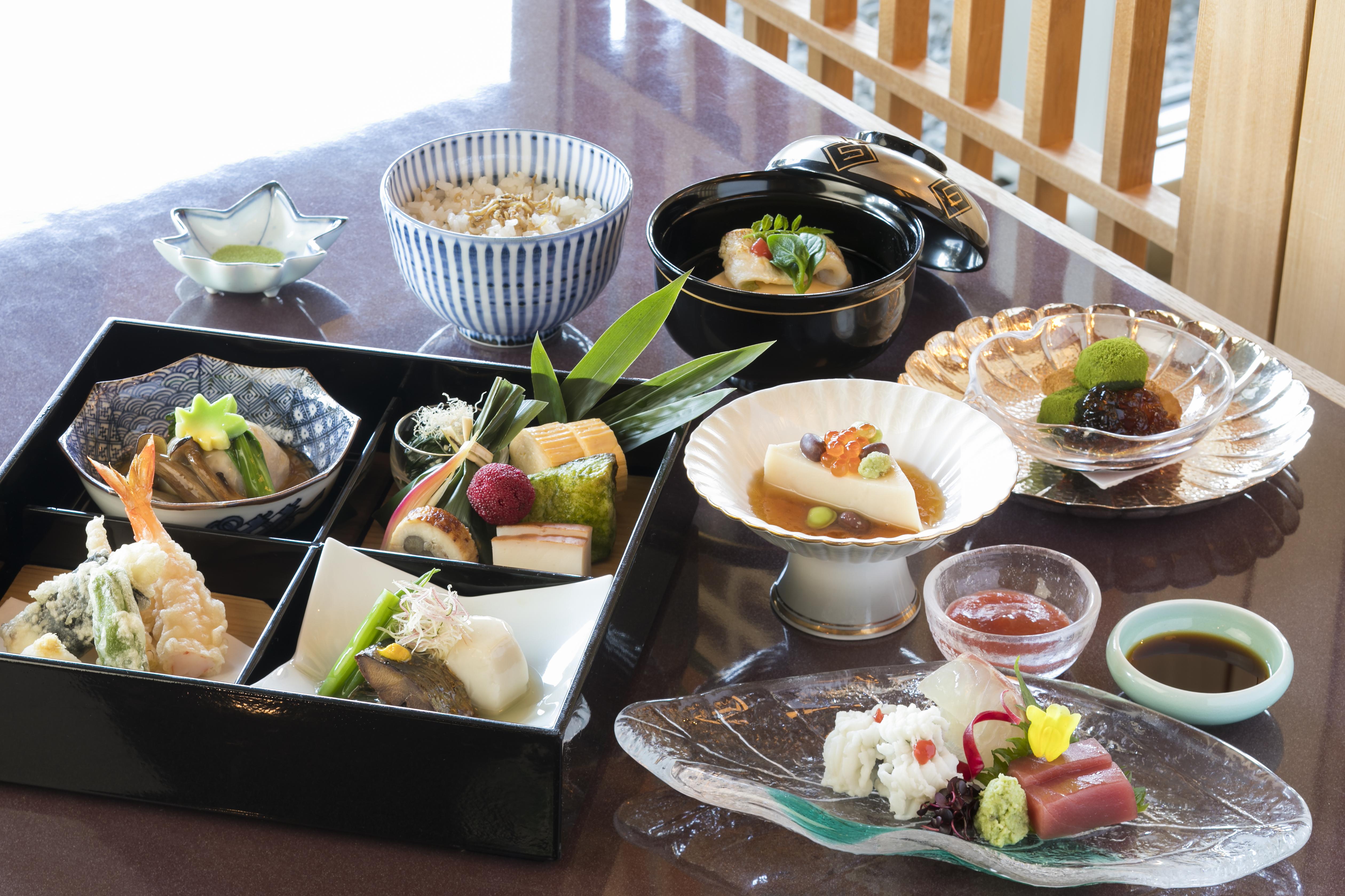 Swissotel Nankai Osaka Exteriör bild A Japanese meal