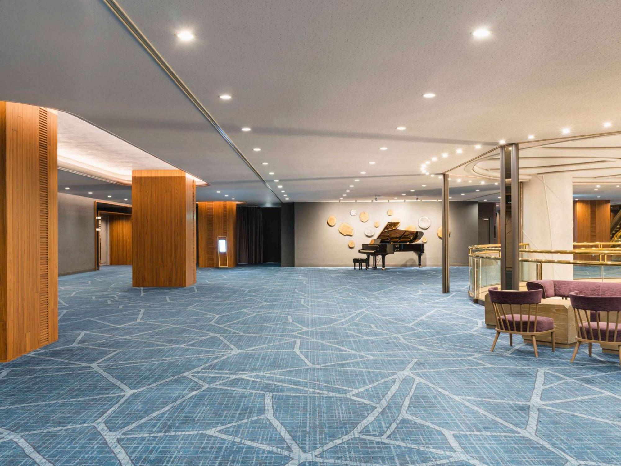 Swissotel Nankai Osaka Exteriör bild The Blue Hall