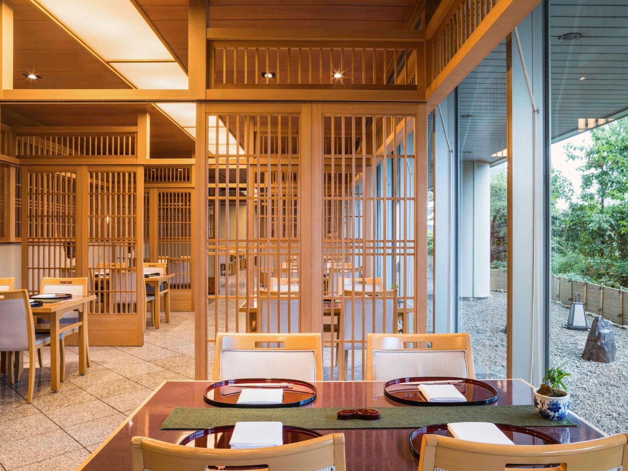 Swissotel Nankai Osaka Exteriör bild Interior of a restaurant in Kyoto