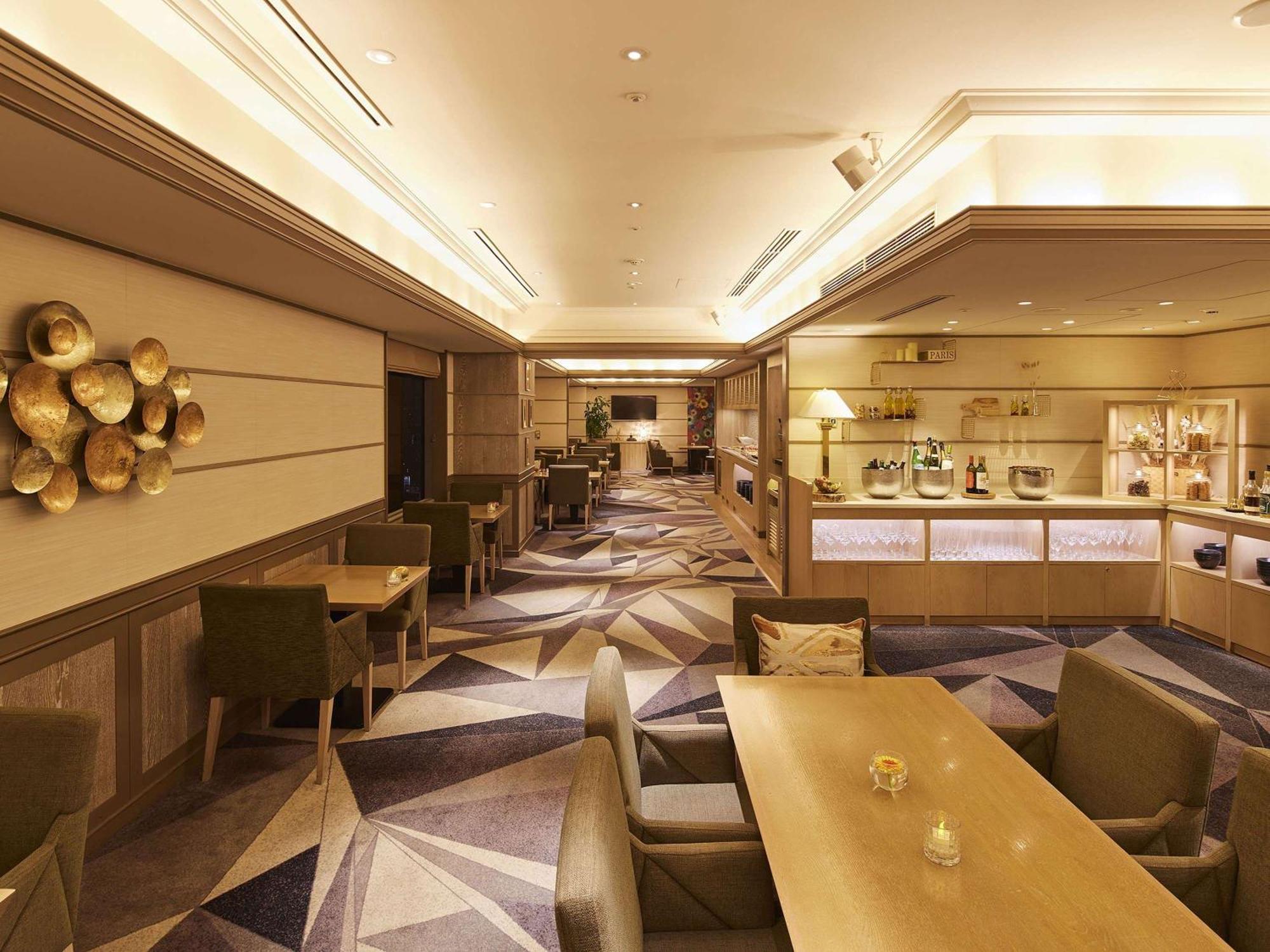 Swissotel Nankai Osaka Exteriör bild The interior of the lounge