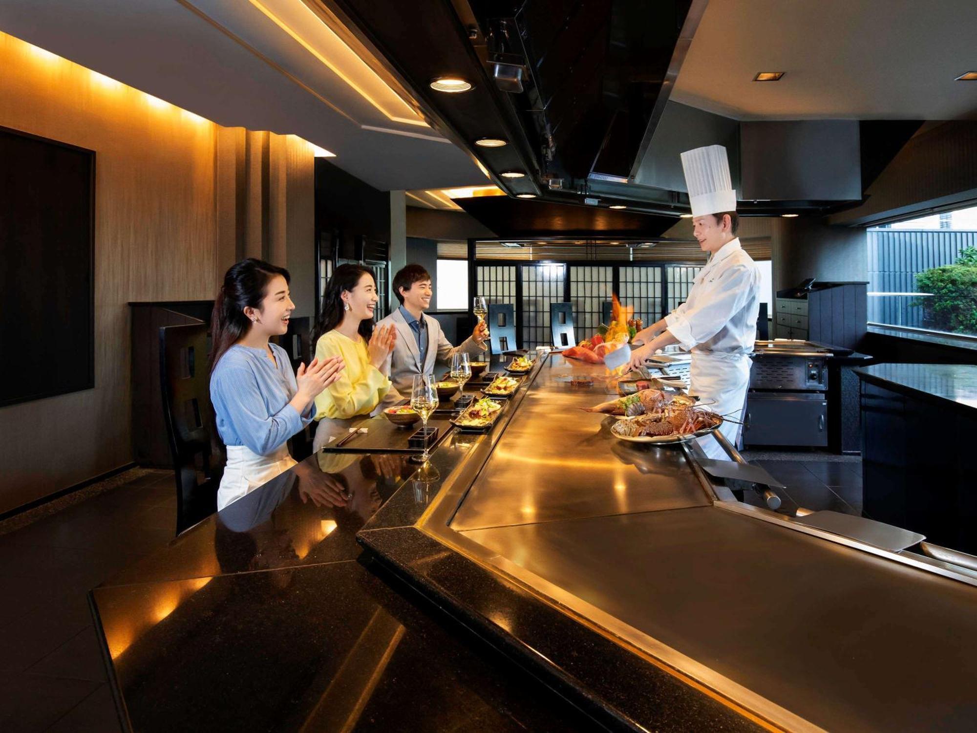 Swissotel Nankai Osaka Exteriör bild A Japanese restaurant