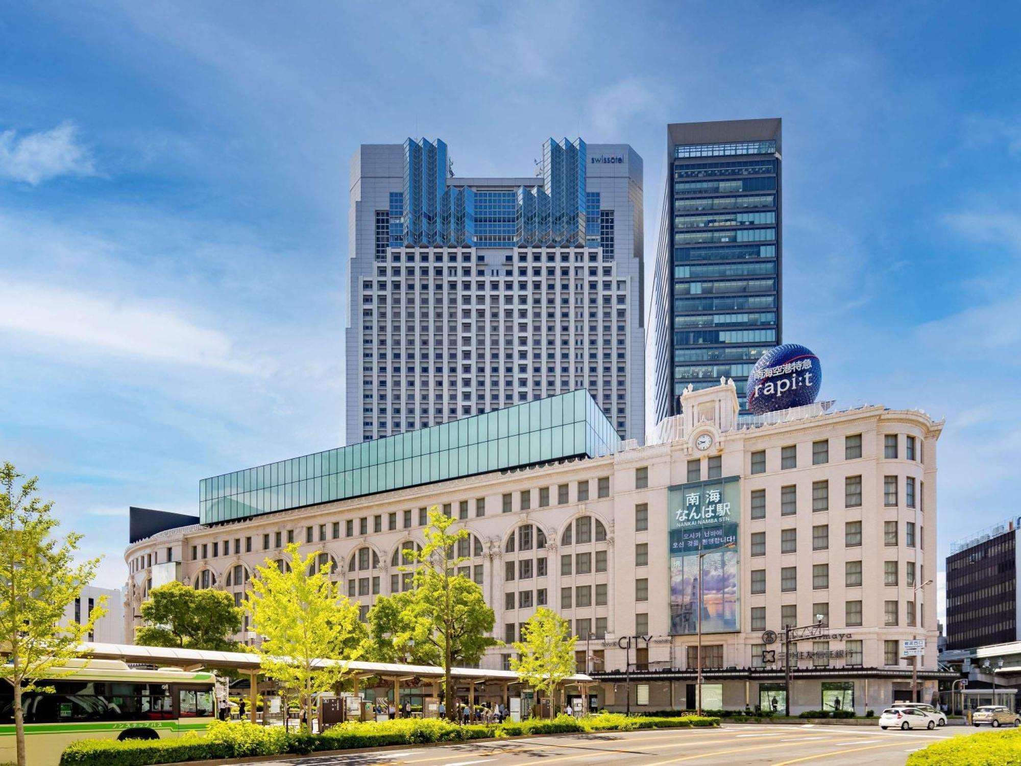 Swissotel Nankai Osaka Exteriör bild The station building