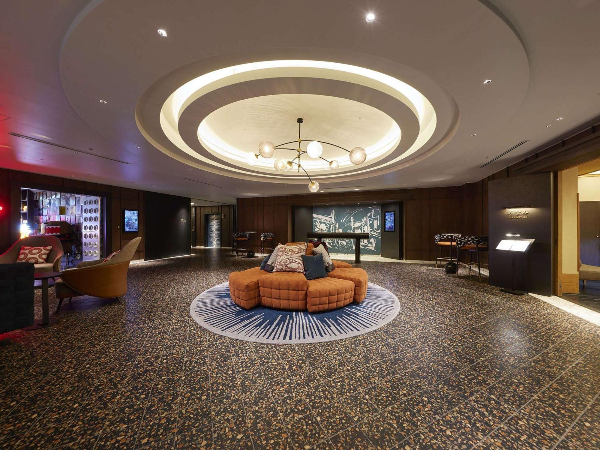 Swissotel Nankai Osaka Exteriör bild The lobby of the hotel